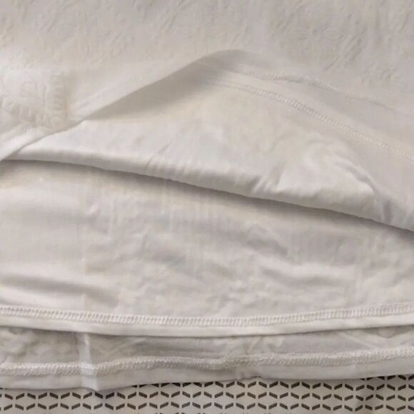 Torrid White Flocked Mesh Crew Neck Bell Sleeve Swing Top Plussize 2X NWT - Picture 11 of 14